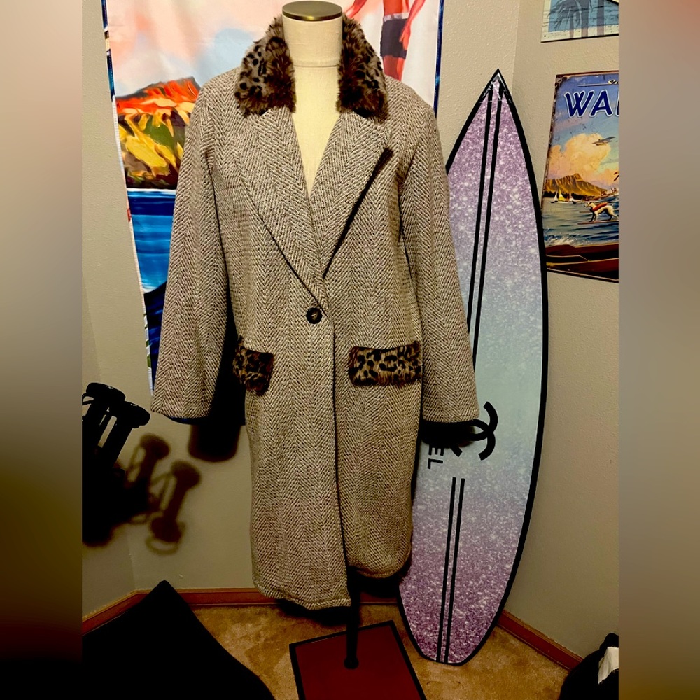 Tweed look long coat with leopard collar